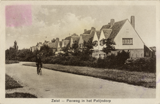 15620 Gezicht in de Panweg met de voorgevels een rij huizen (type H) te Zeist.